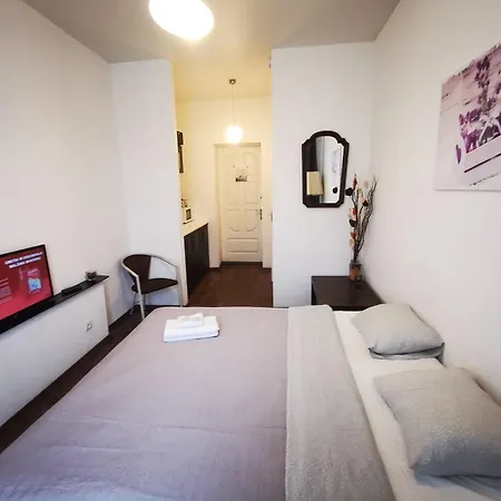 Lavender Apartment *